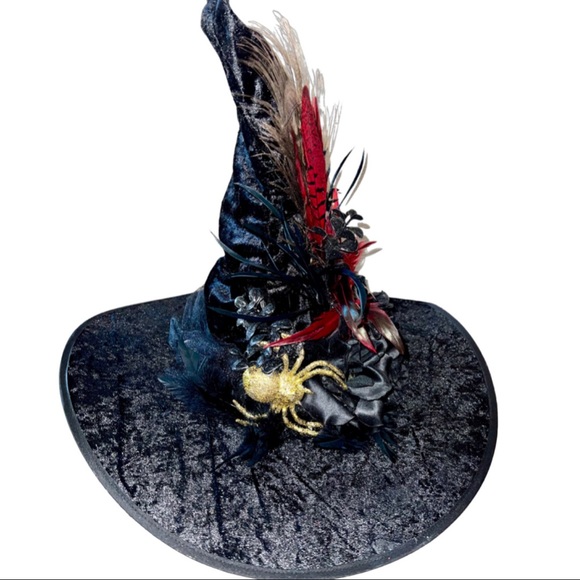 🔥SOLD🔥The Golden Skull Witch Hat - Picture 4 of 16